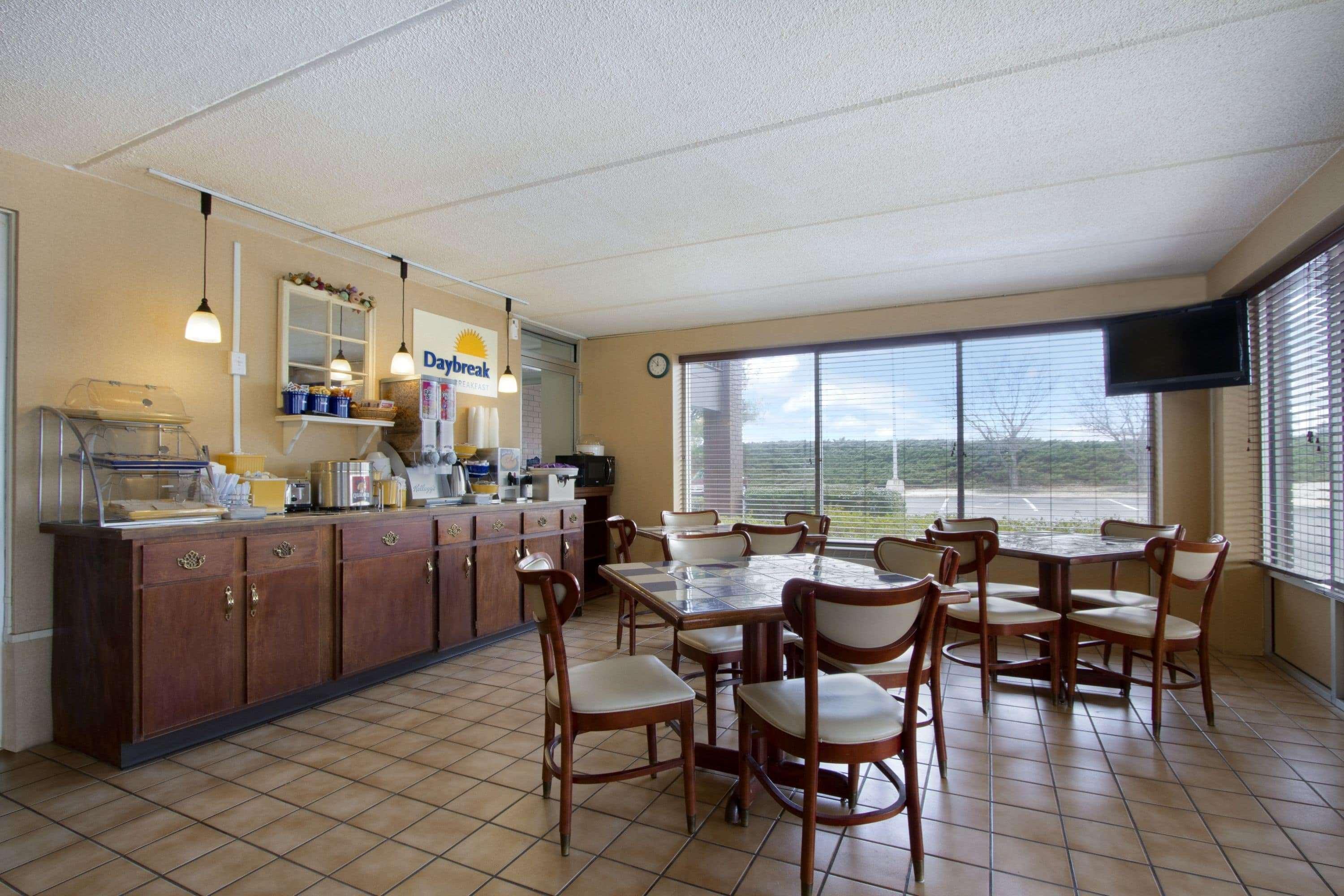 Days Inn By Wyndham Seneca-Clemson Exterior photo