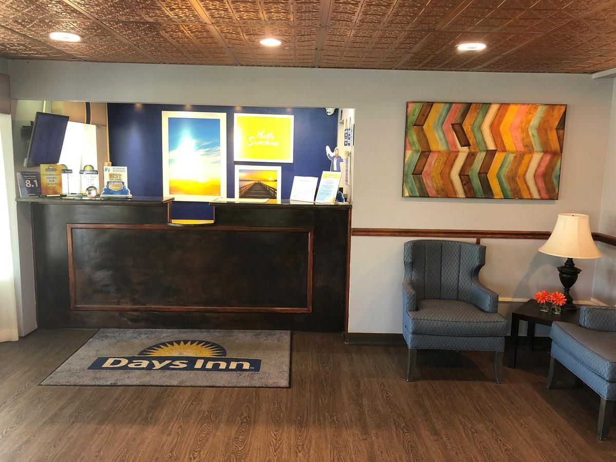 Days Inn By Wyndham Seneca-Clemson Exterior photo